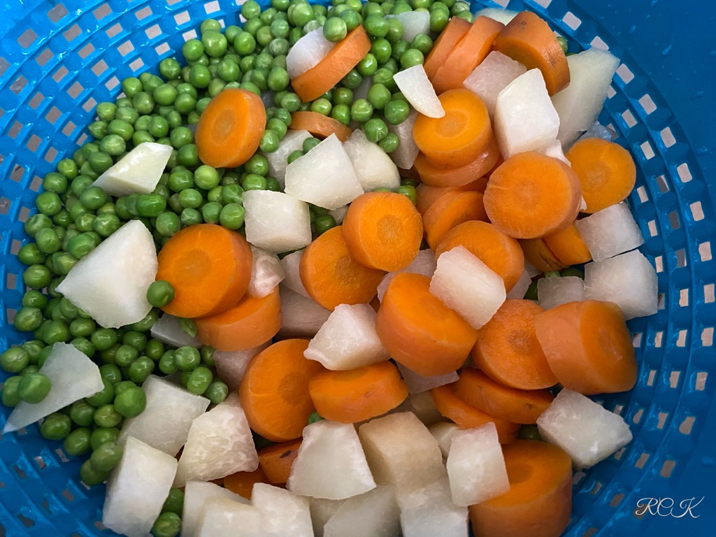 gedünstetes Gemüse: Kohlrabi, Möhren, Erbsen